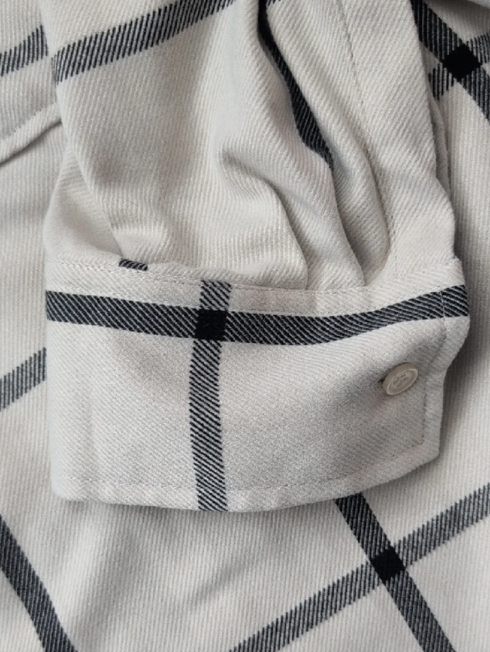 H&M Cream Button-Down Shirt with Black Windowpane Plaid - Picture 4 of 8